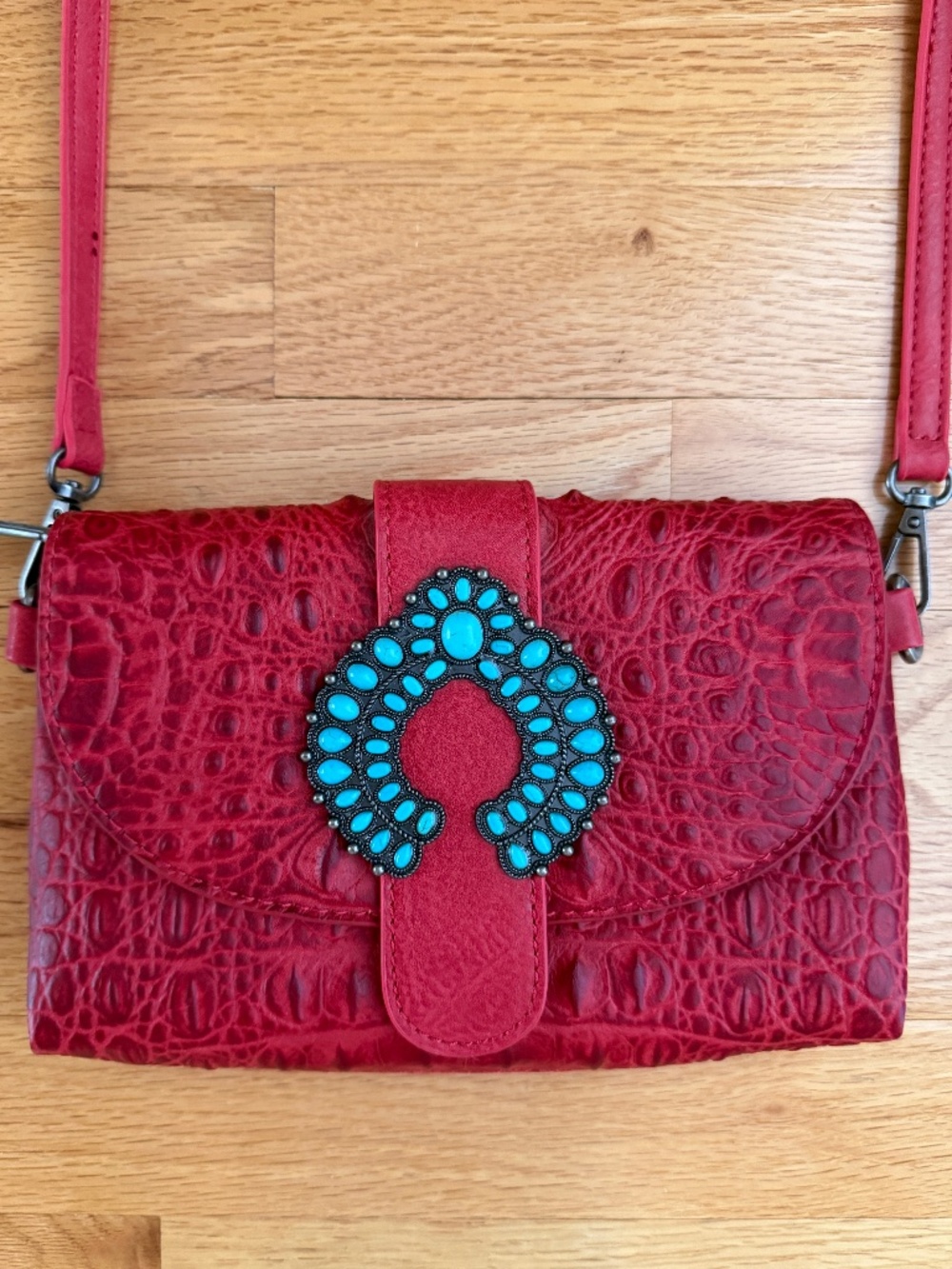 Wrangler Red Croc Embossed Crossbody Faux Turquoise Medallion